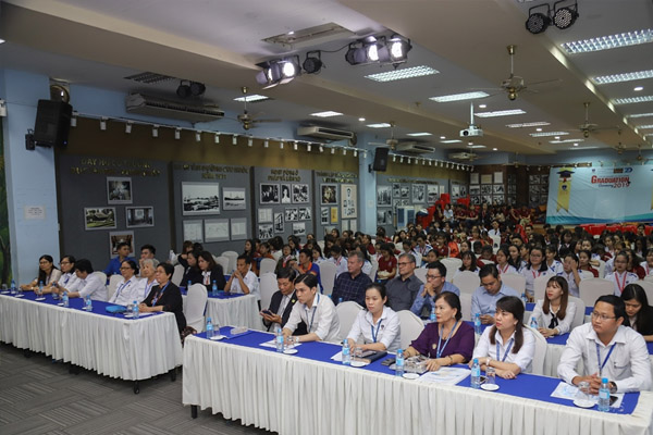 chao don tan sinh vien khoa dieu duong nam 2019 1