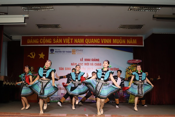 chao don tan sinh vien khoa dieu duong nam 2019 2