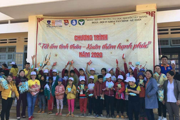 dh nguyen tat thanh lan toa net dep tet van minh 3