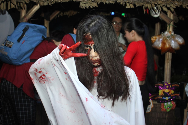 sinh vien dh nguyen tat thanh kham pha khong gian halloween 3