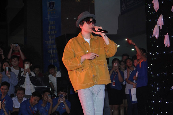 sinh vien dh nguyen tat thanh kham pha khong gian halloween 5