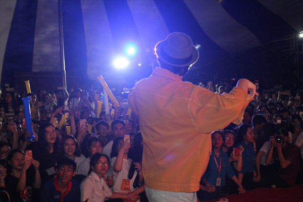 sinh vien dh nguyen tat thanh kham pha khong gian halloween 6